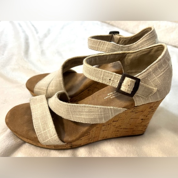 Toms Beige Wedge Sandals Adjustable Strap Cork Wedge Women’s Size 6.5 - Picture 1 of 11